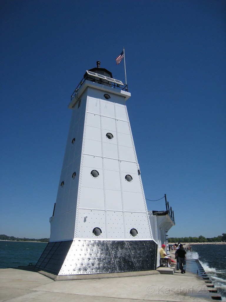 Michigan TC 2010-07 0130.jpg - This is one solid looking steel light house.